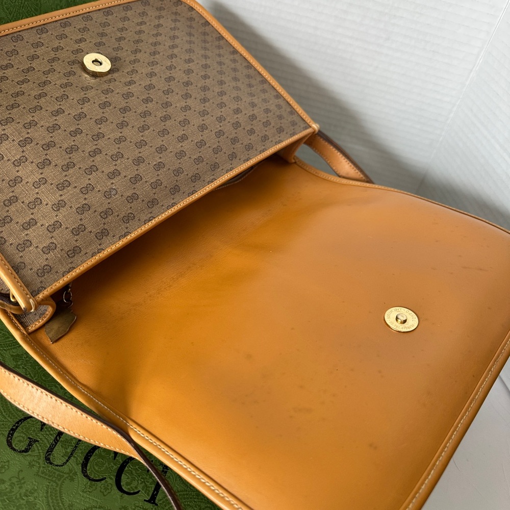 Authentic Gucci Sherry Line Leather Crossbody/Shoulder Bag. - Picture 16 of 17